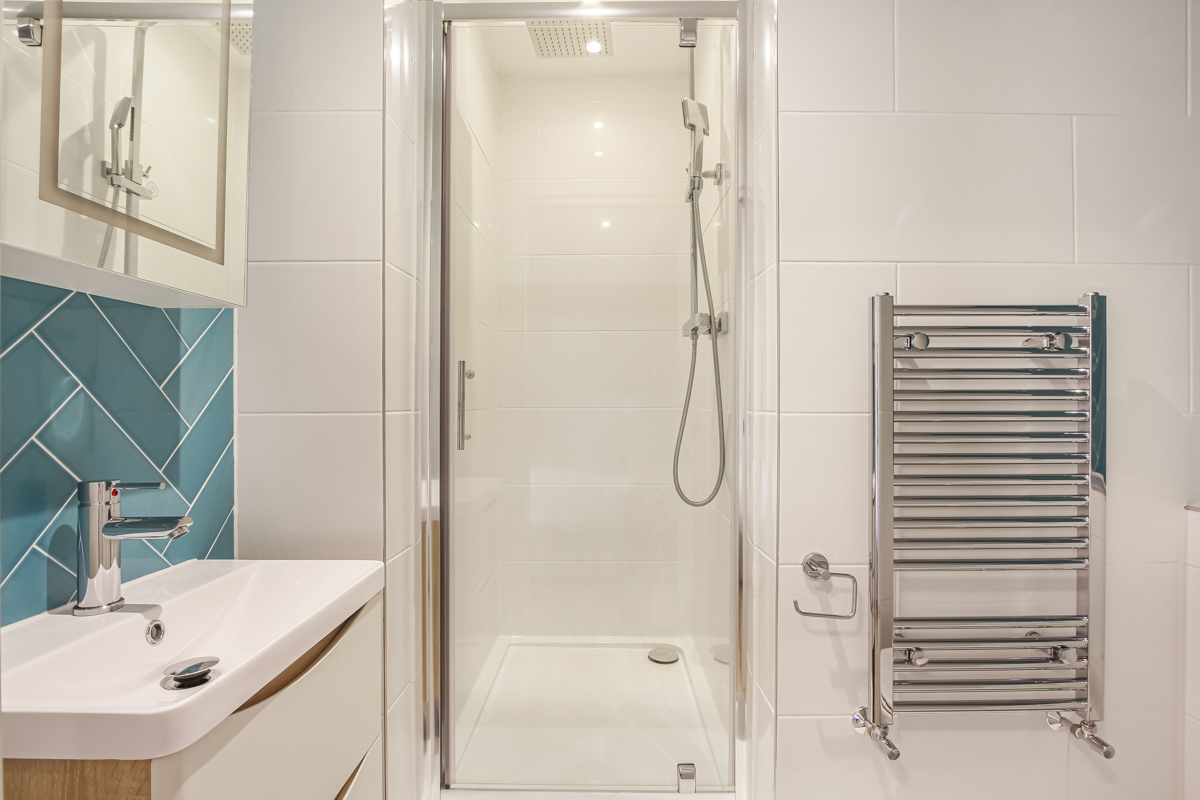 07-11-22 Interdesign - Low Res - en suite bathroom - IMG_5591